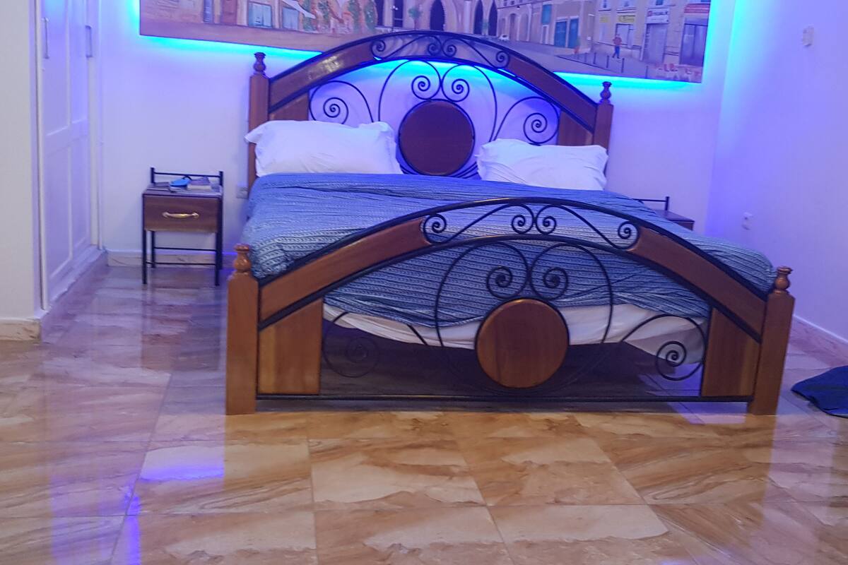 Deluxe Suite, 1 Bedroom | Laptop workspace, blackout drapes, soundproofing, iron/ironing board