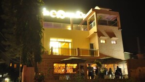 Front of property - La Corne d'Or (Dakar)