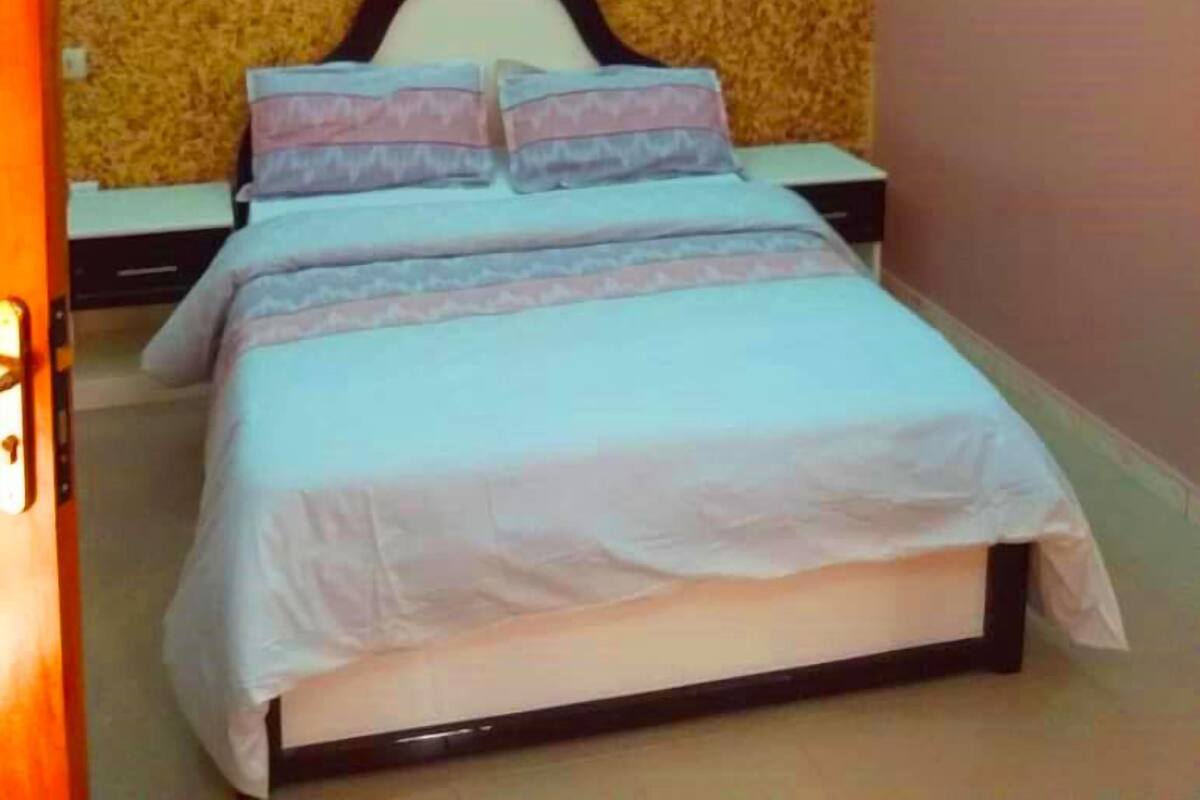 Classic Room | Laptop workspace, blackout drapes, soundproofing, iron/ironing board