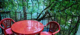 Golden Globus Hostel