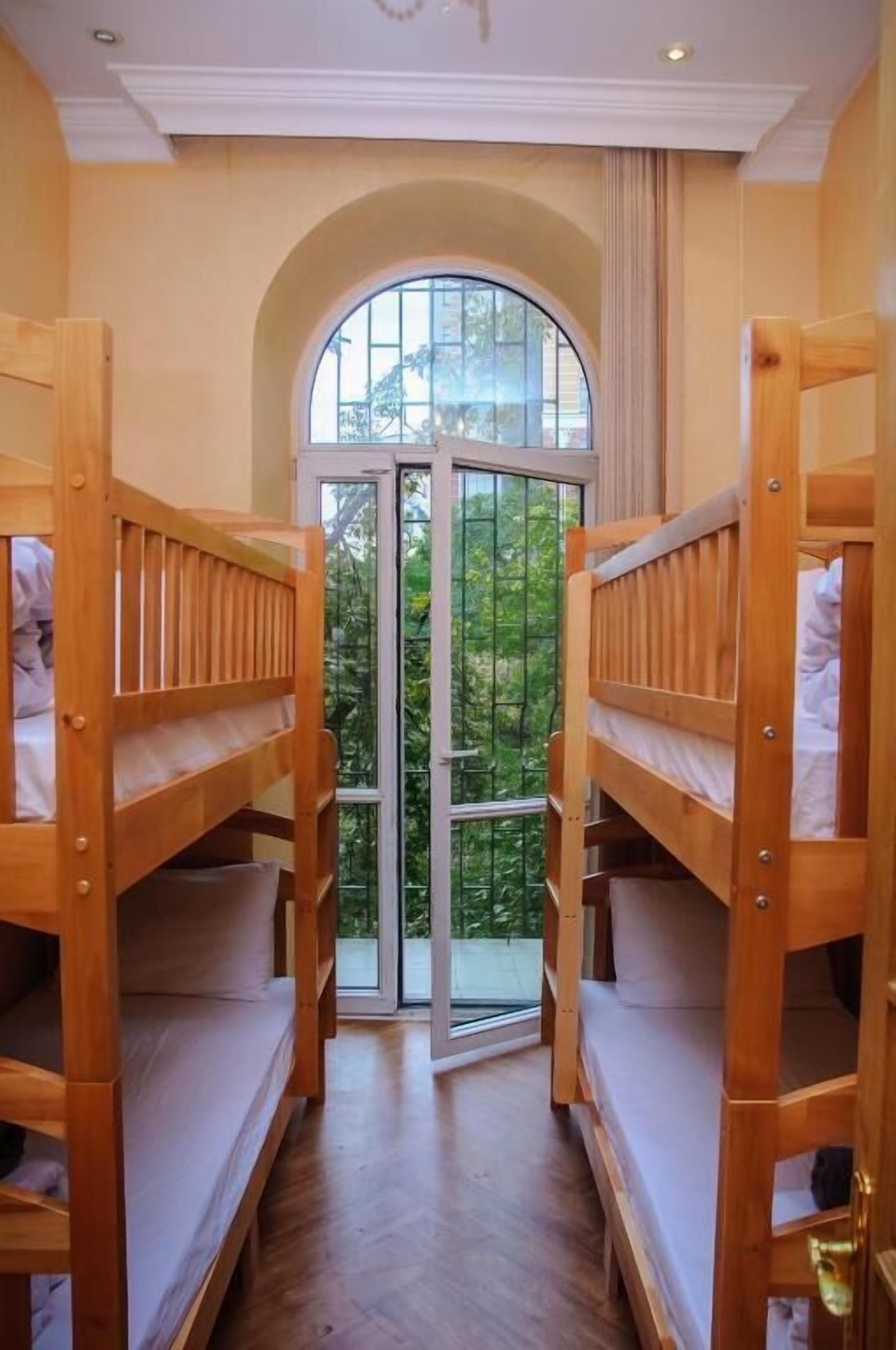 مكواة/لوح كي وواي فاي مجانًا وملاءات أسرّة