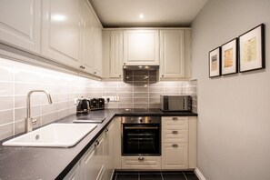 Belfast City Centre Luxury Apartment | Private kitchen - Belfast City Centre Luxury Apartment (Belfast)