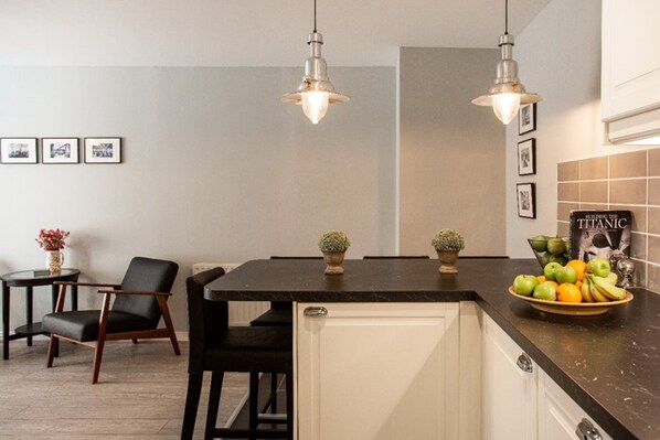 Dining - Belfast City Centre Luxury Apartment (Belfast)