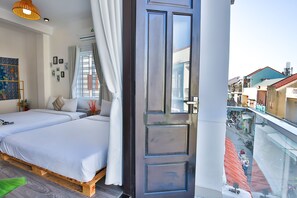 Pallet F Room | Balcony