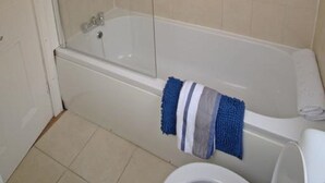 Ravenhill Townhouse City Centre Access | Bathroom
