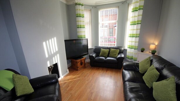 Ravenhill Townhouse City Centre Access | Living area