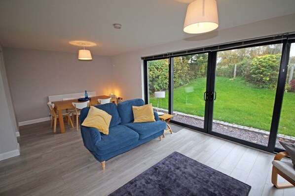 Living room - Malone Premium Cottage City Centre Access (Belfast)