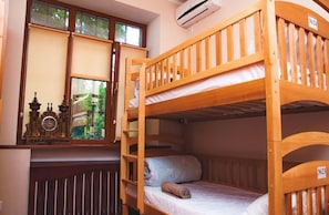 Iron/ironing board, free WiFi, bed sheets - Vokzal Globus - Hostel (Kyiv)