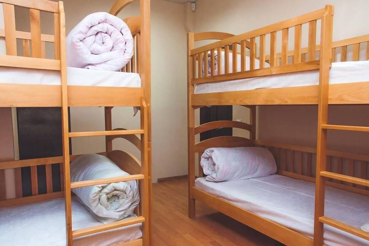 Dormitorio compartido (8 beds mixed dormitory room) | Tabla de planchar con plancha, wifi gratis y ropa de cama