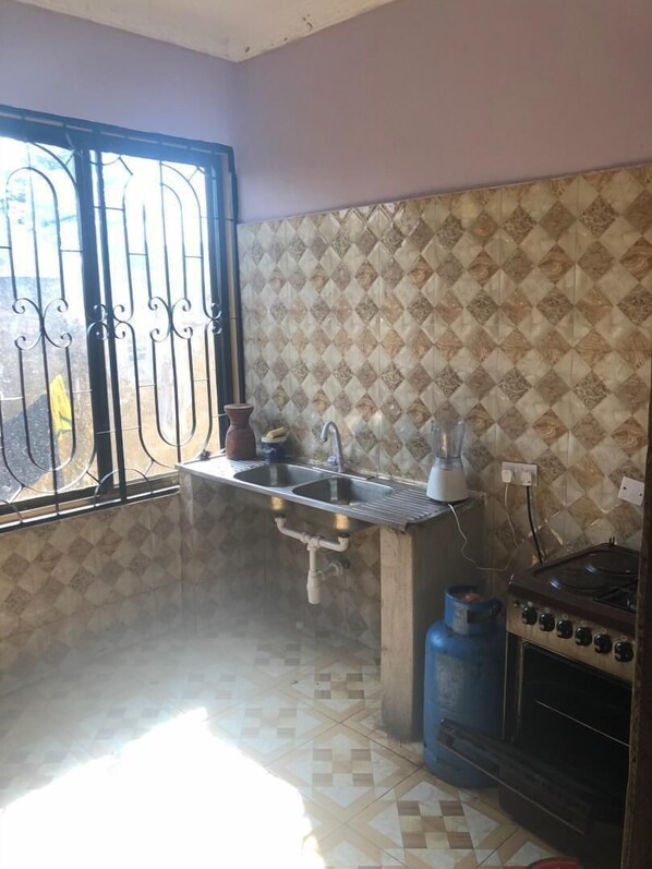 Apartment, 3 Bedrooms | Private kitchen