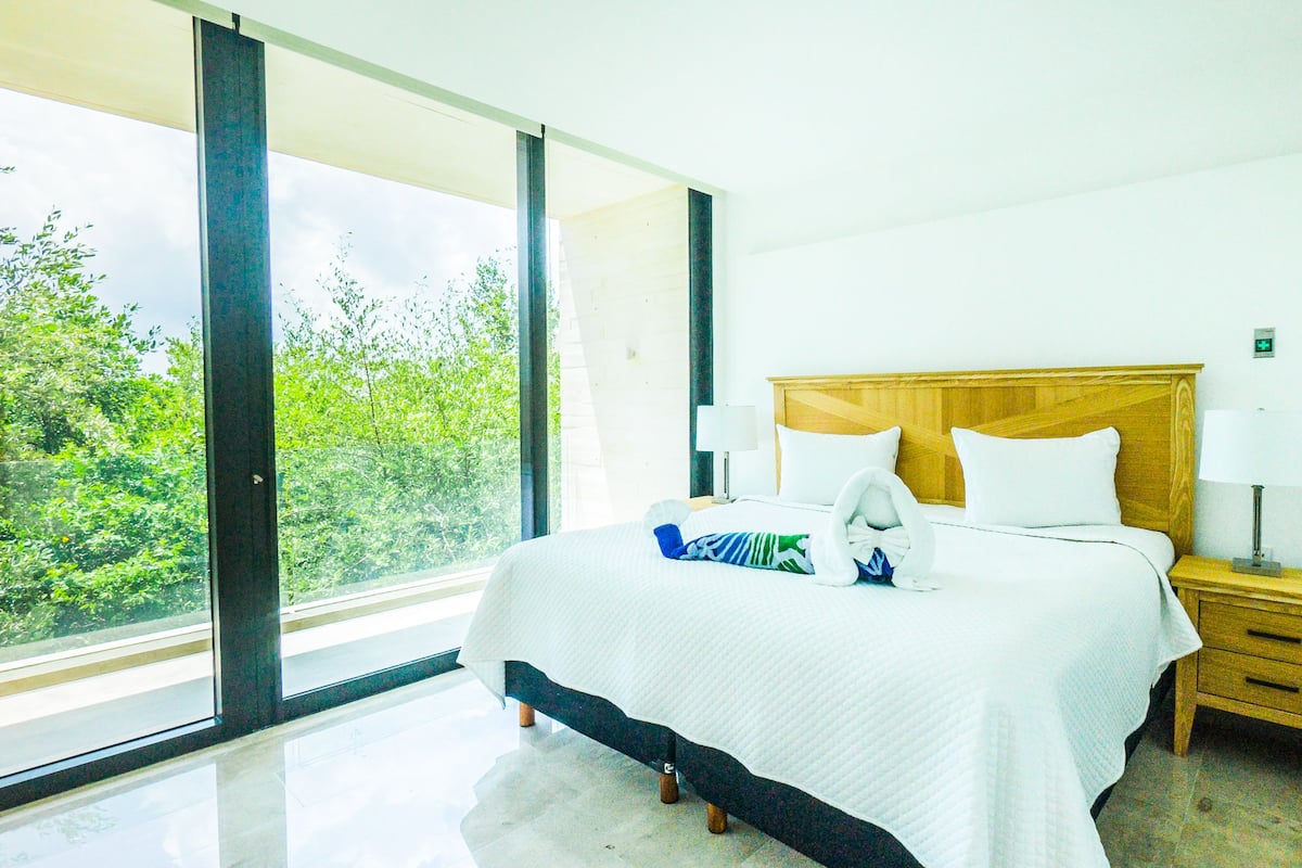 3 bedrooms, in-room safe, individually decorated, individually furnished