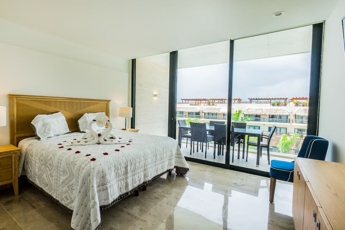 3 bedrooms, in-room safe, individually decorated, individually furnished