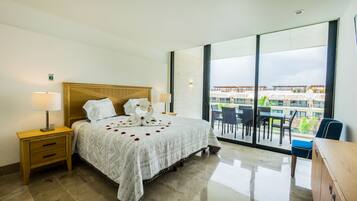 In-room safe, individually decorated, individually furnished, desk