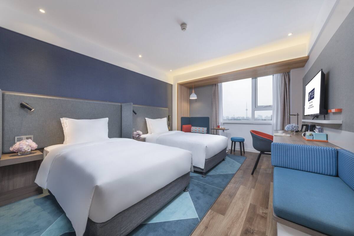 Free minibar, in-room safe, desk, laptop workspace