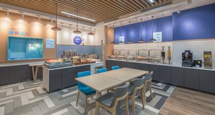 Holiday Inn Express Shanghai Jiading Center by IHG