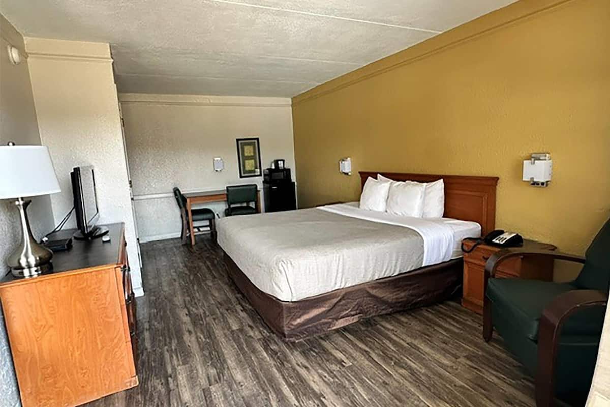 Desk, WiFi, bed sheets