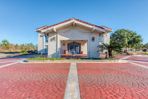 Baymont by Wyndham Nacogdoches Near University