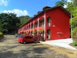Free self parking - Ubatuba Surf Hotel (Ubatuba)