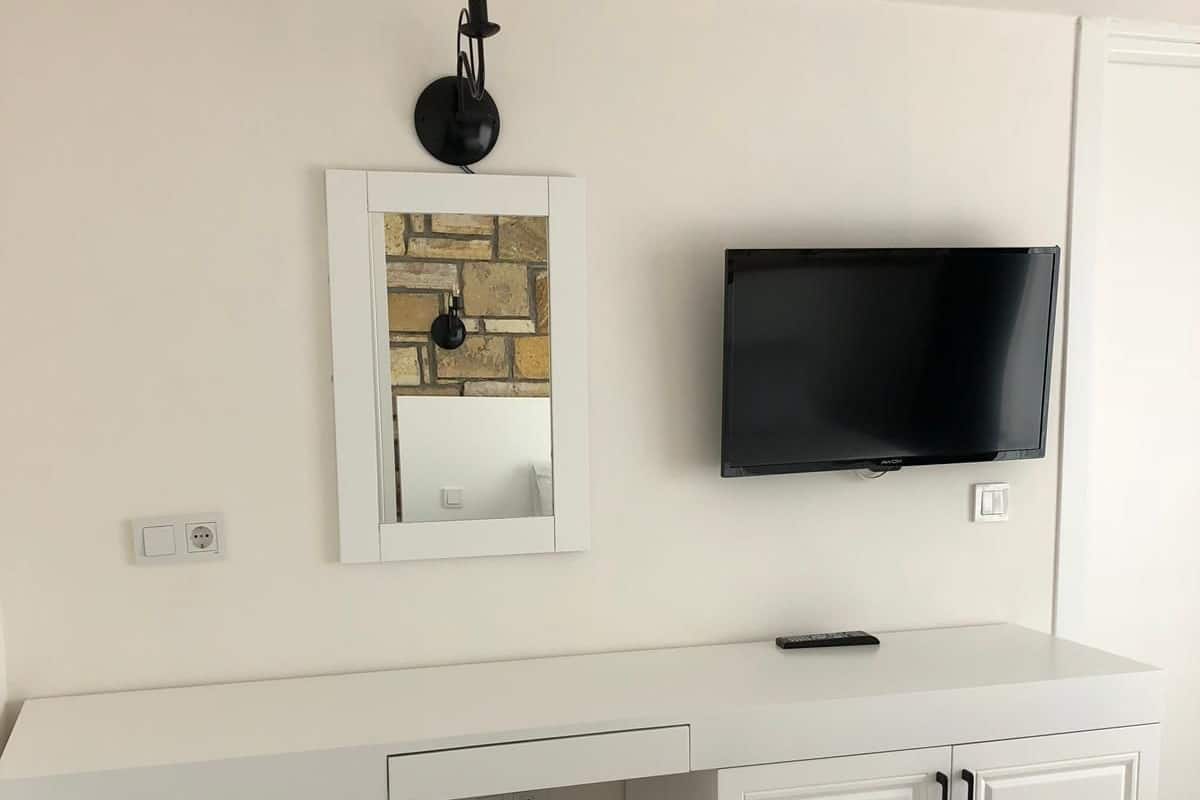 Minibar, soundproofing, WiFi (free), bed sheets