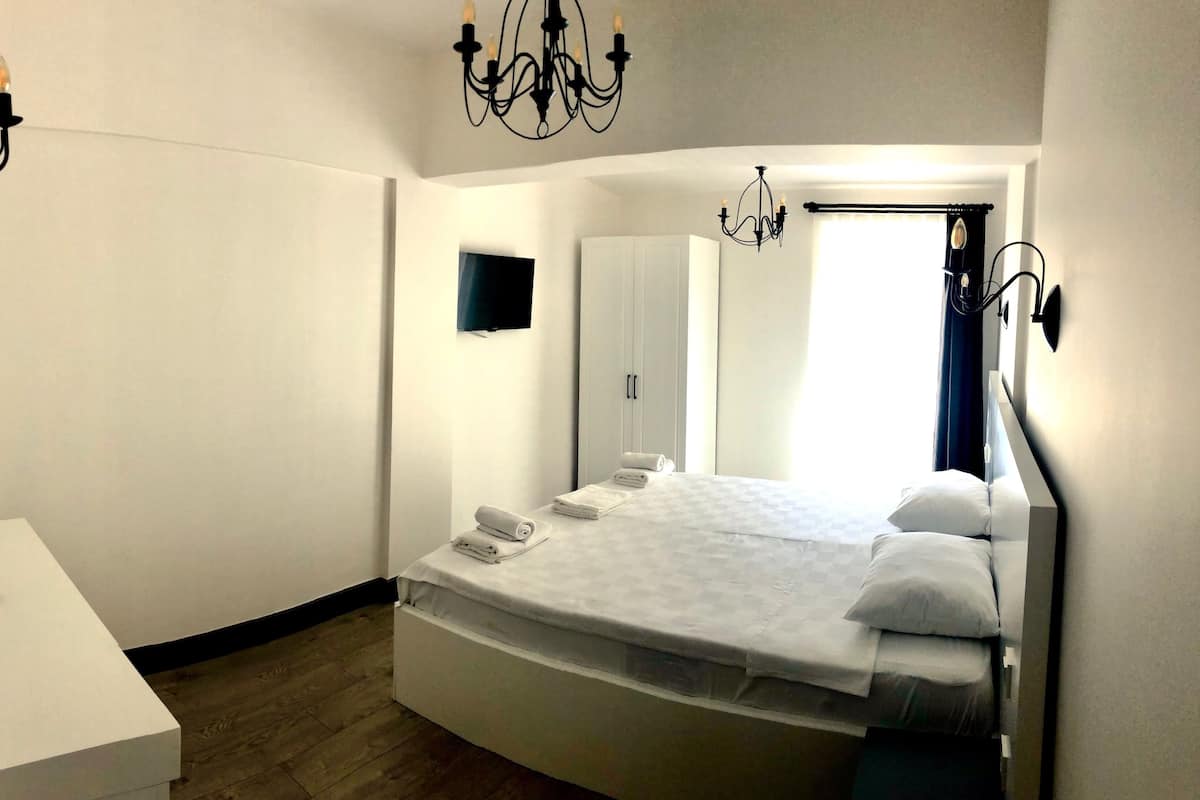 Een minibar, geluiddichte muren, gratis wifi, beddengoed