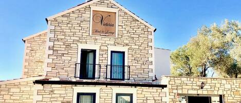 Fachada de la propiedad