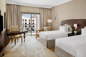 Minibar, in-room safe, desk, laptop workspace - Crowne Plaza Riyadh Al Waha by IHG (Riyadh)