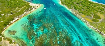 Between luxury and authenticity.  Beautiful sea view property, 100m from the beach.