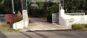 Single room 2 person motel 1