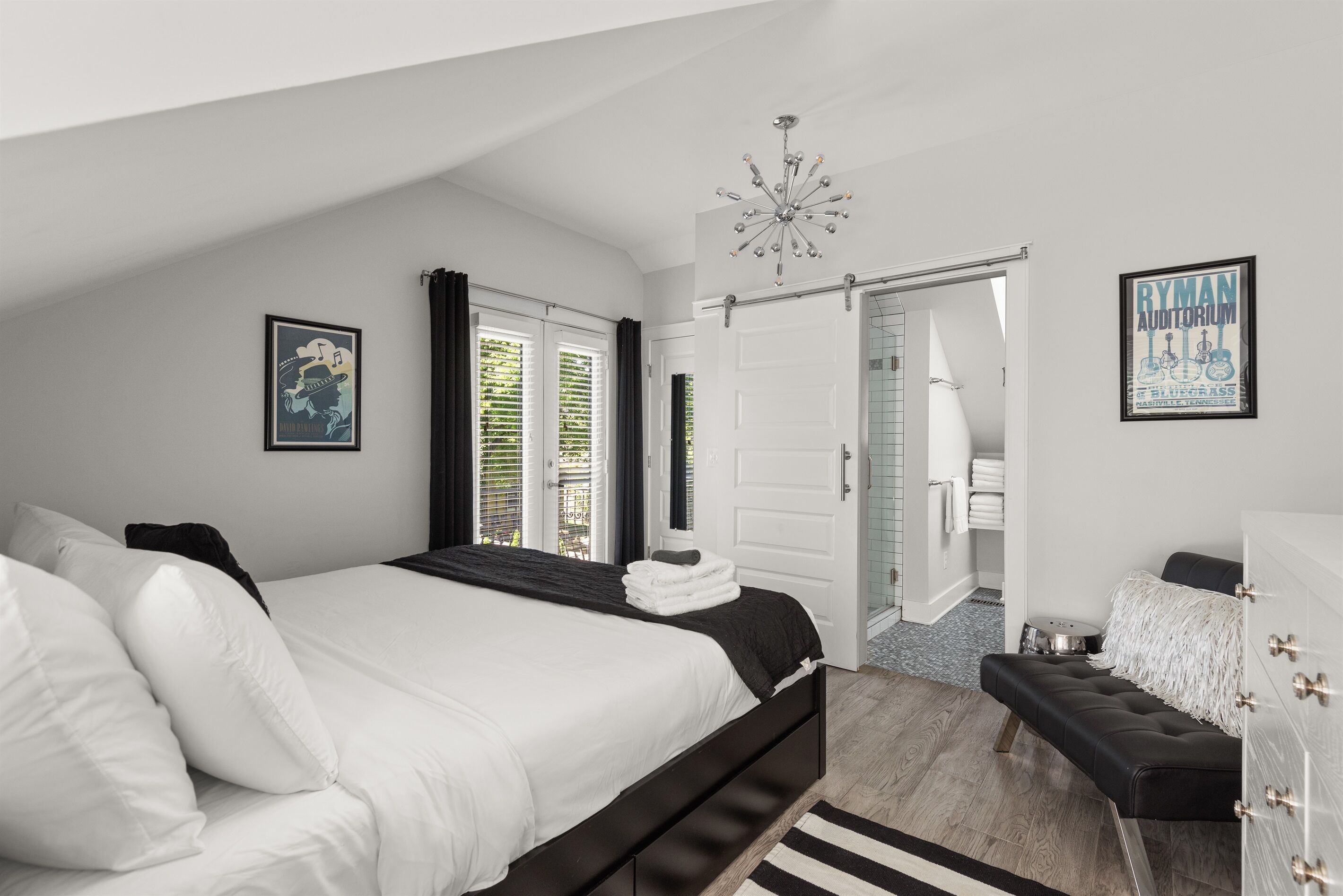 1 slaapkamer, een strijkplank/strijkijzer, gratis wifi, beddengoed