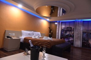 Superior Room, 1 King Bed | Individually decorated, individually furnished, laptop workspace - Hotel Atizapan (Atizapan de Zaragoza)