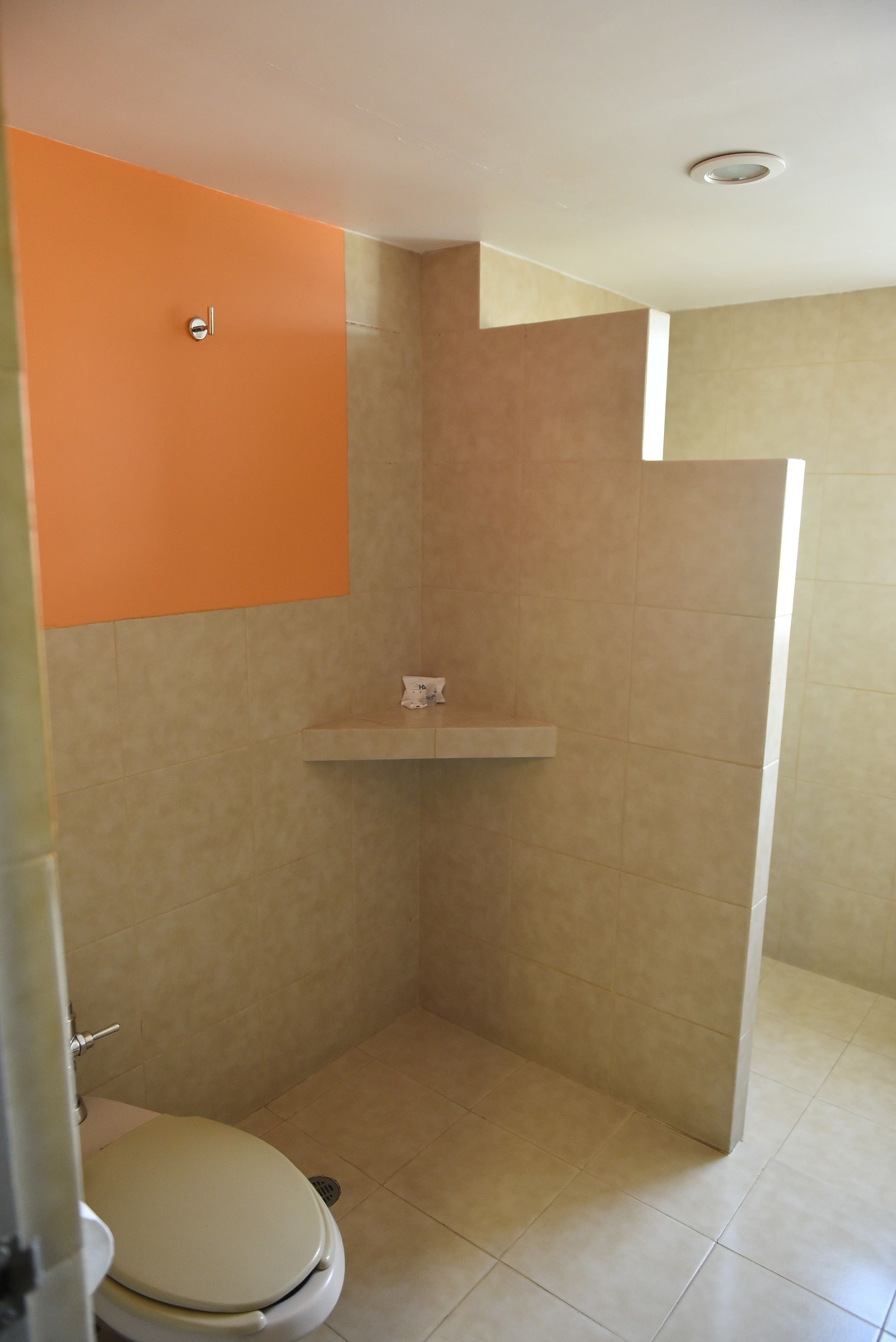 studio suite, 1 king bed | bathroom | shower, towels