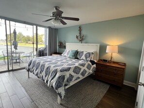 2 bedrooms, in-room safe, desk, iron/ironing board