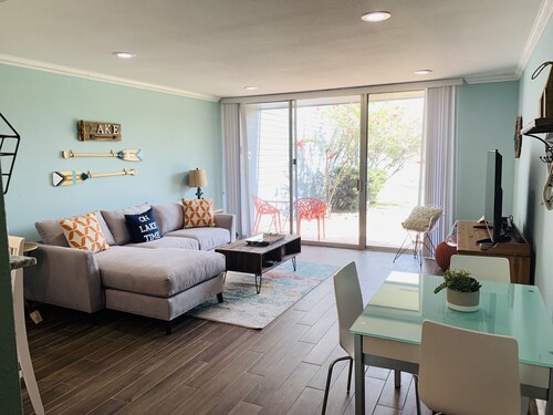 Waterfront - 1st Floor! Beautifully Decorated 2 Bedroom/2Bath - Sleeps 6/ 8