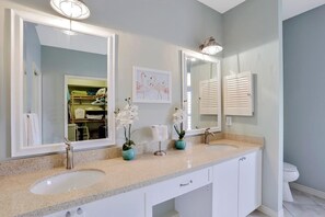 House, Multiple Beds (Florida-style home with pool and step) | Bathroom