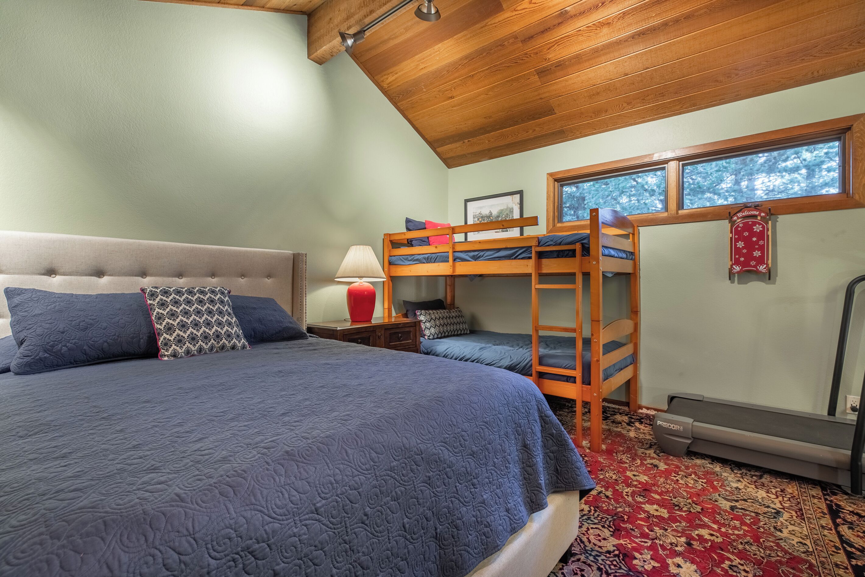 3 habitaciones, escritorio, tabla de planchar con plancha y wifi gratis 