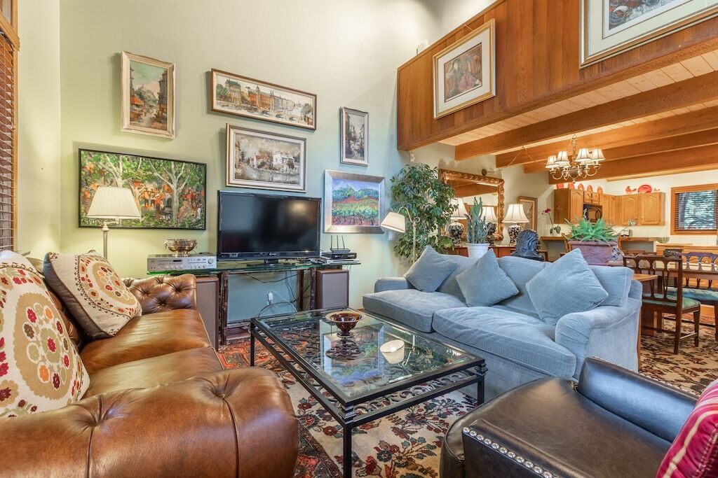 TV, fireplace, Netflix, streaming services