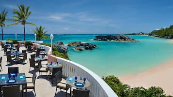 6 restaurants, lunch served
