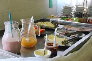 Café da manhã com buffet todos os dias (BRL 15 por pessoa) 