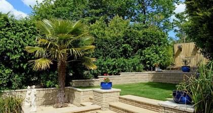 Attraktiver Bungalow mit privatem Pool in der Nähe von Tenby
