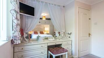 3 bedrooms, iron/ironing board, travel crib, WiFi