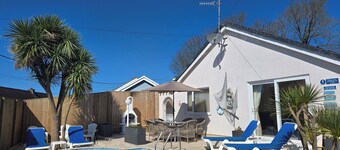 Bungalow attrayant avec piscine privée près de Tenby