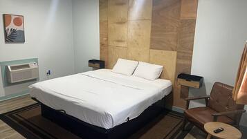 Economy Single Room | Hypo-allergenic bedding, individually decorated, individually furnished