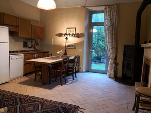 Fridge, microwave, oven, stovetop - 19th century residence in Monferrato (Casale Monferrato)