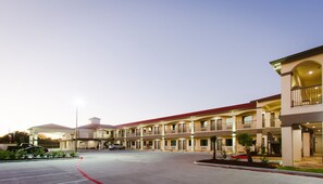 Front of property – evening/night - Palace Inn Katy Ft. Bend (Katy)
