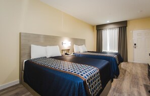 Desk, blackout drapes, soundproofing, iron/ironing board - Palace Inn Katy Ft. Bend (Katy)