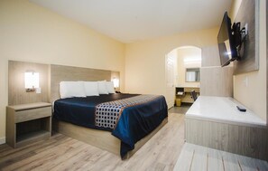 Desk, blackout drapes, soundproofing, iron/ironing board - Palace Inn Katy Ft. Bend (Katy)