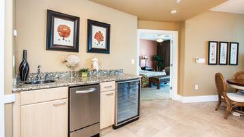 Condo, Multiple Beds, Kitchen | 2 bedrooms