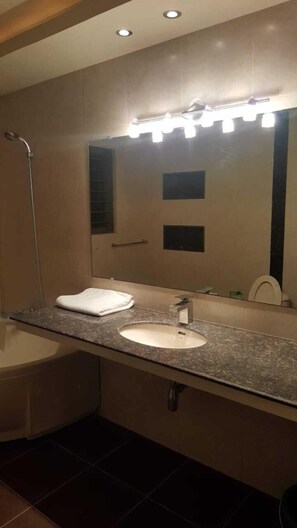 Luxury Bungalow, Multiple Bedrooms, Smoking, Garden View | Interior detail - REST HOUSE (Lahore)