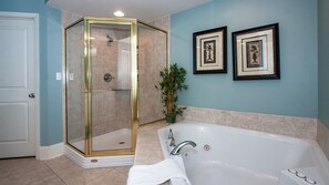 Apartment, 1 King-Bett und Schlafsofa, eigener Pool, Meerblick | Badezimmer | Designer-Toilettenartikel