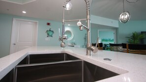 Fridge, microwave, stovetop, dishwasher - Beach Condo Overlooking the Bay - Unit Crb0806 (Orange Beach)